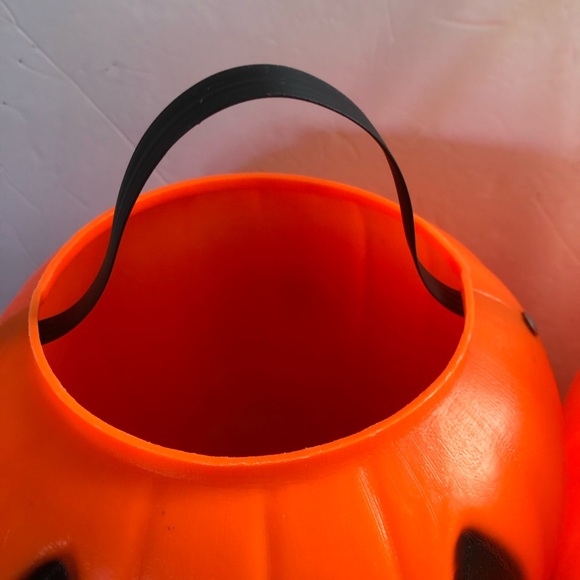 Lot of 2 Vintage Orange Blow Mold Pumpkin Candy Pails Riveted Handles - Picture 4 of 13
